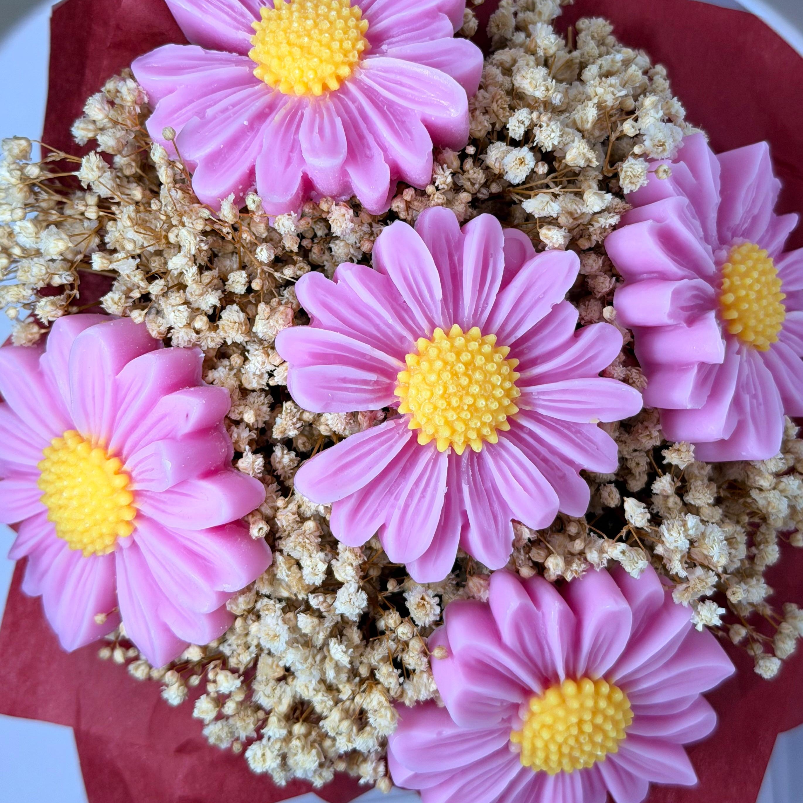 Always Blooming - Aranjament flori uscate si 5 Margarete din ceară