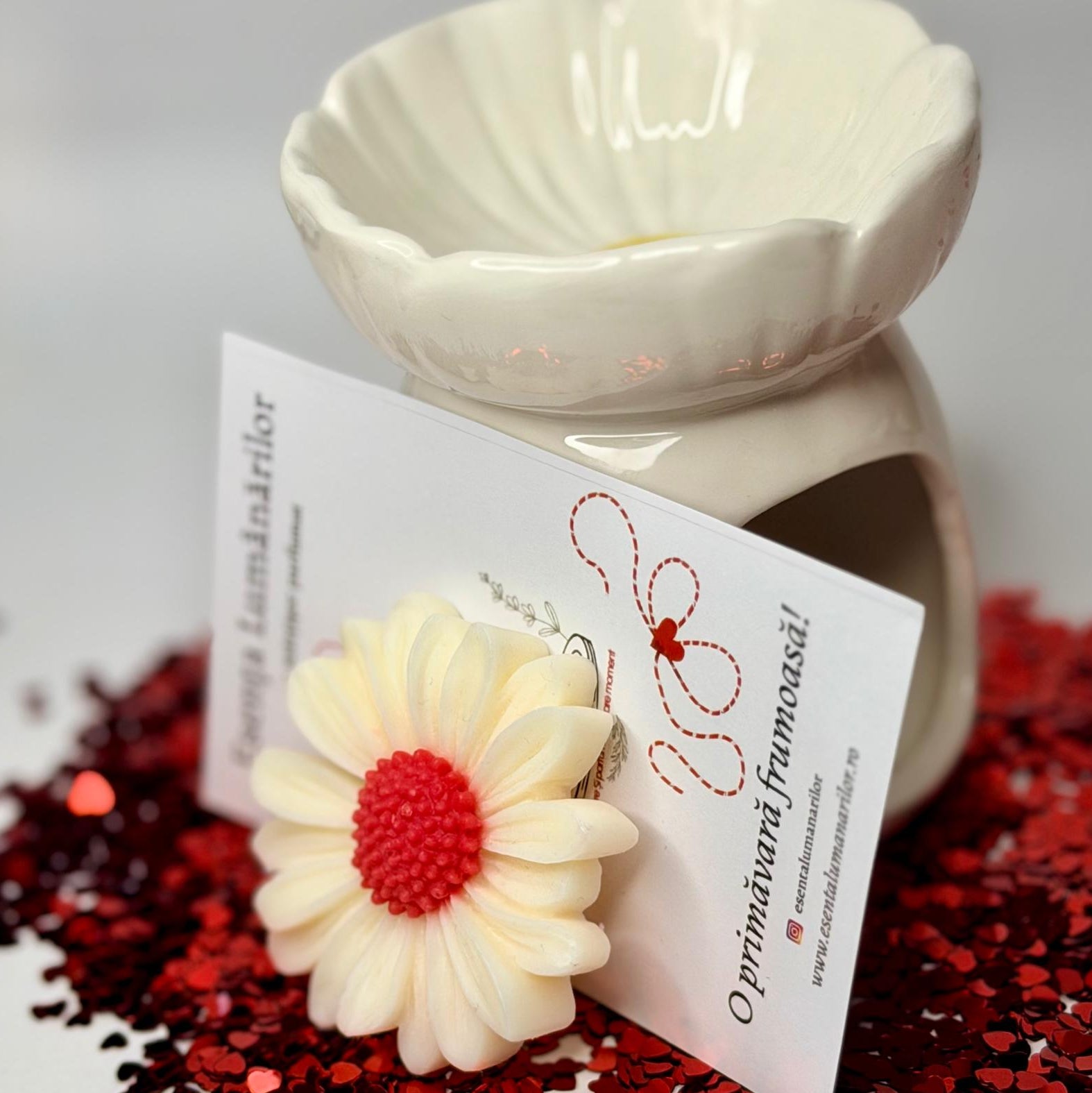 🌼 Mărțișor Parfumat Daisy - Queen of Hearts Edition