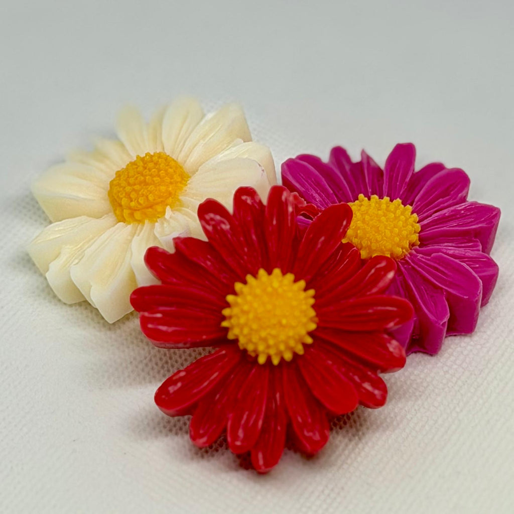 🌼 Mărțișor Parfumat Daisy - Queen of Hearts Edition